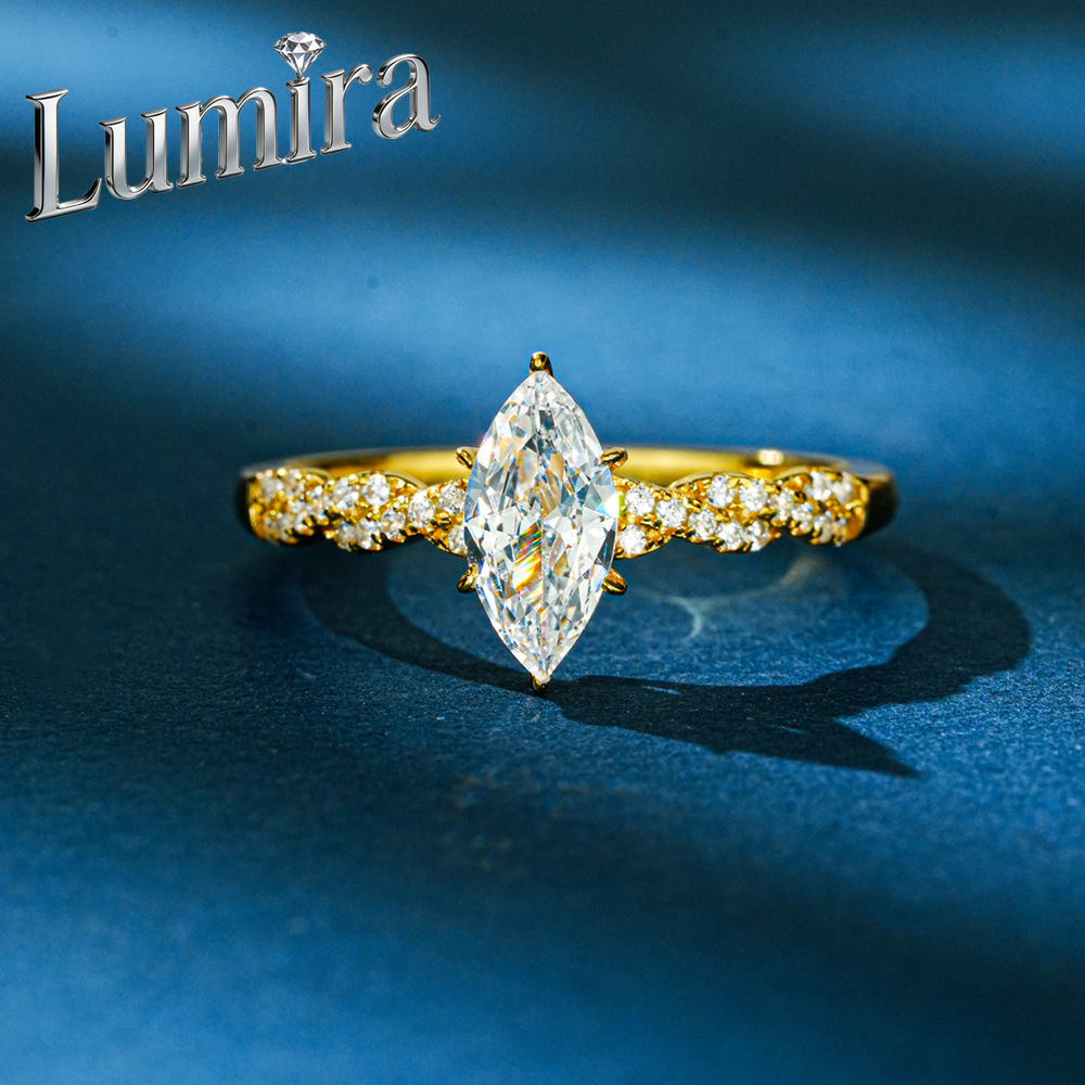 Moissanite Engagement Ring 1 Carat - Bague Lumira en or 18 carats