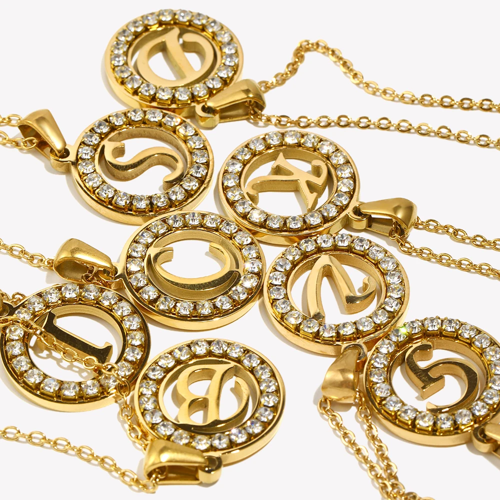 E.B.belle – collier rond creux - Initial Letter Necklace 18K Gold avis et prix
