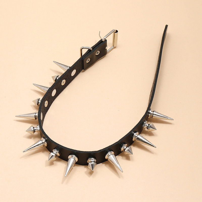 Collier en similicuir pour fem - Goth Punk Spike Choker avis et prix